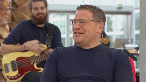 Max Eberl von RB Leipzig macht eine Ansage an die Bundesliga-Konkurrenz. Er sieht keinen Titelzweikampf zwischen Bayern und Dortmund.