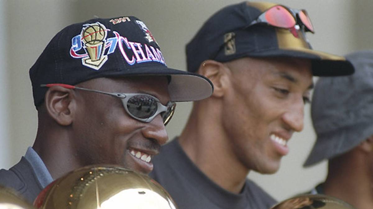 Pippen (r.) ist nach wie vor dabei.