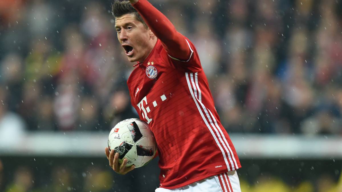 Der Chilene könnte auch in der Spitze agieren, wenn Robert Lewandowski einmal nicht kann. Vorne scheint beim Rekordmeister überhaupt nichts zu funktionieren, wenn der Pole pausieren muss. Einen adäquaten Ersatz gibt es im Kader derzeit nicht