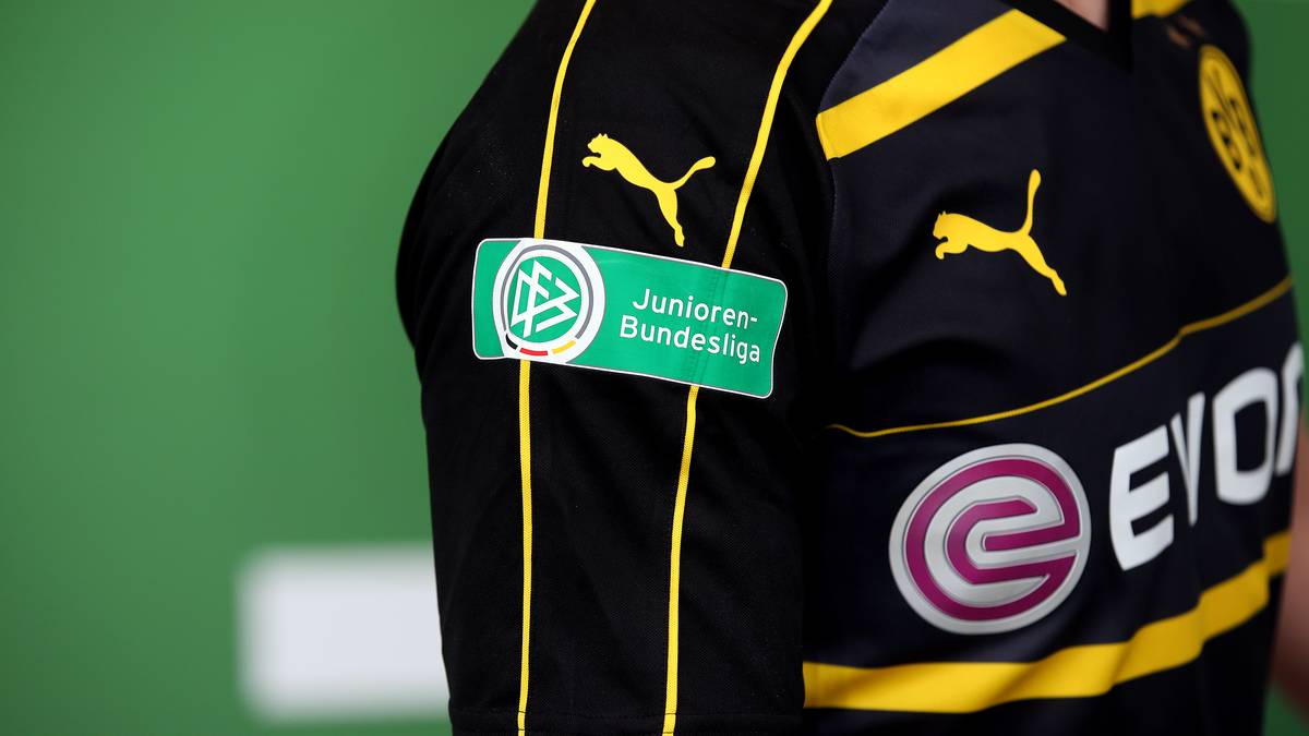 Die A-Junioren-Bundesliga geht wieder in die heiße Phase, insgesamt vier Mannschaften spielen in der Endrunde um den Titel. Eine Halbfinal-Paarung verspricht dabei besondere Brisanz: Die Junioren-Mannschaften von Borussia Dortmund und dem FC Schalke 04 spielen im kleinen Revierderby ein Endspiel-Ticket aus