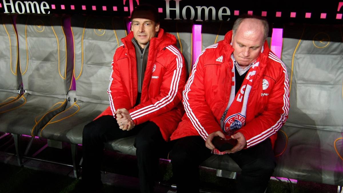 Nach nur zehn Monaten zog der Klub die Notbremse. Mit Klatschen gegen Barcelona und beim späteren Meister Wolfsburg verspielte Klinsmann jeglichen Kredit