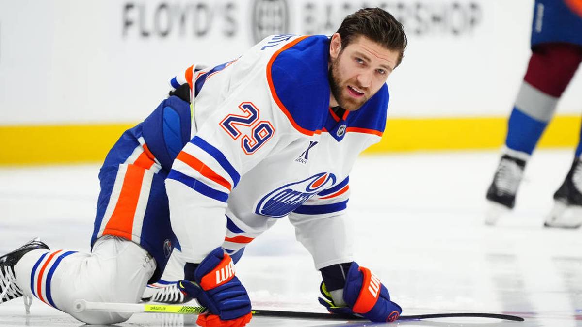 In seiner NHL-Zeit wurde der gebürtige Kölner mehrfach für seine herausragenden Leistungen ausgezeichnet. Als erster Deutscher gewann er die Art Ross Trophy und wurde MVP. 2025 war er bester Torschütze der NHL.