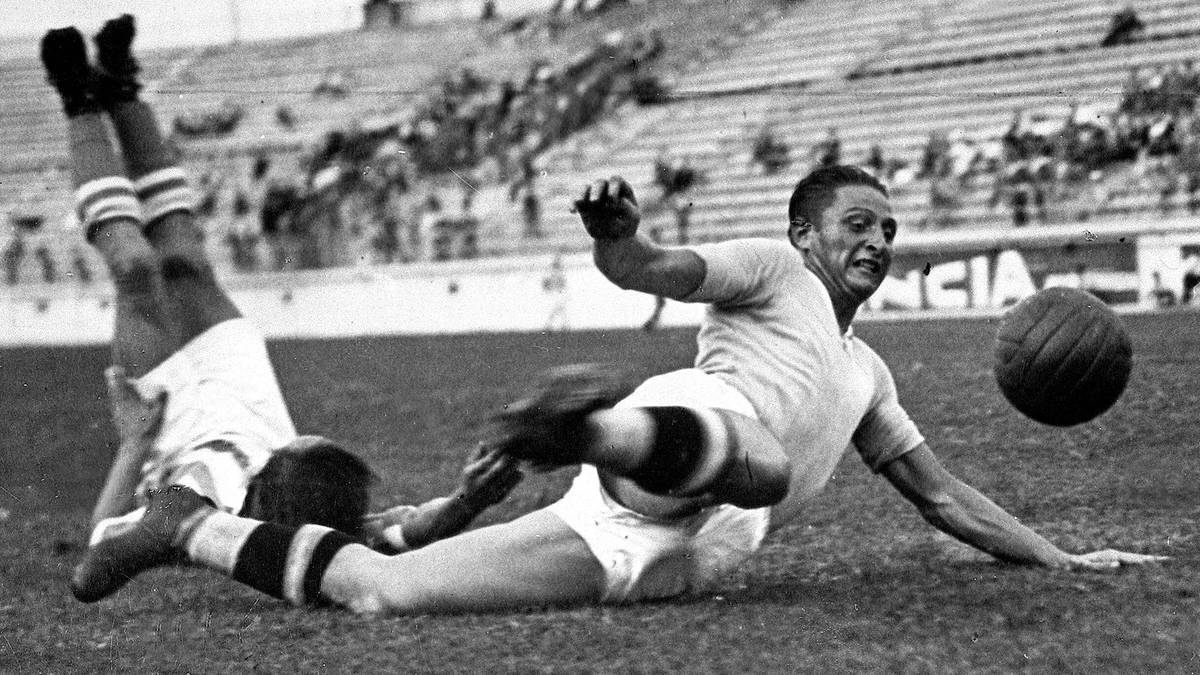 PLATZ 10 - SILVIO PIOLA: Die italienische Stürmer-Legende erzielte zwischen 1929 und 1954 stolze 274 Tore in der Serie A. Seine erfolgreichste Zeit hatte Piola bei Lazio Rom