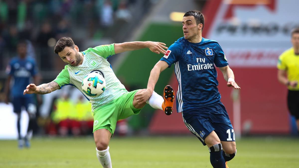 FILIP KOSTIC (r.) wird den HSV verlassen. Der 25-Jährige hat zwar noch einen Vertrag bis 2021, doch bei einer entsprechenden Ablöse darf er gehen. Der Linksaußen wechselte zur Saison 2016/17 vom VfB Stuttgart zu den Hanseaten - für 14 Millionen Euro