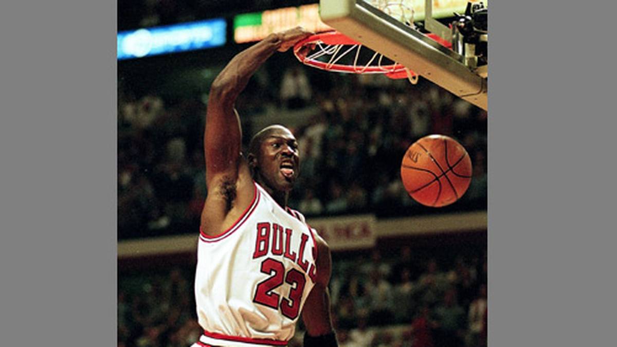 Die Zunge ist auch nach dem Comeback sein Markenzeichen. Diese Geste nimmt sich später auch Dirk Nowitzki zum Vorbild.