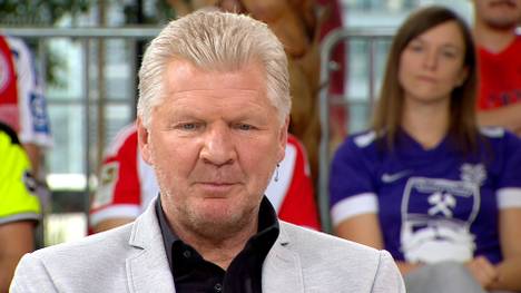 Stefan Effenberg hofft, dass der FC Augsburg Sandro Wagner noch nicht freistellt.