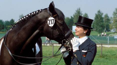 Gabriela Grillo im Jahr 1976 mit ihrem damaligen Pferd Ultimo