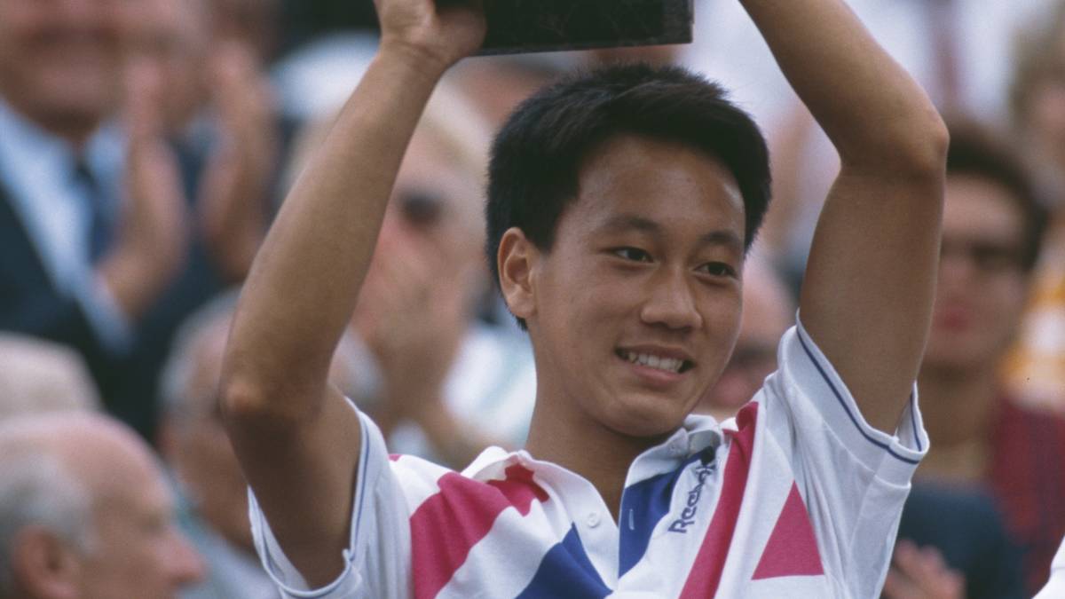 Der US-Amerikaner MICHAEL CHANG wurde bei den French Open 1989 im Alter von nur 17 Jahren zum jüngsten Grand-Slam-Sieger aller Zeiten - vor allem seine Energieleistung im Achtelfinale gegen Lendl blieb ewig in Erinnerung