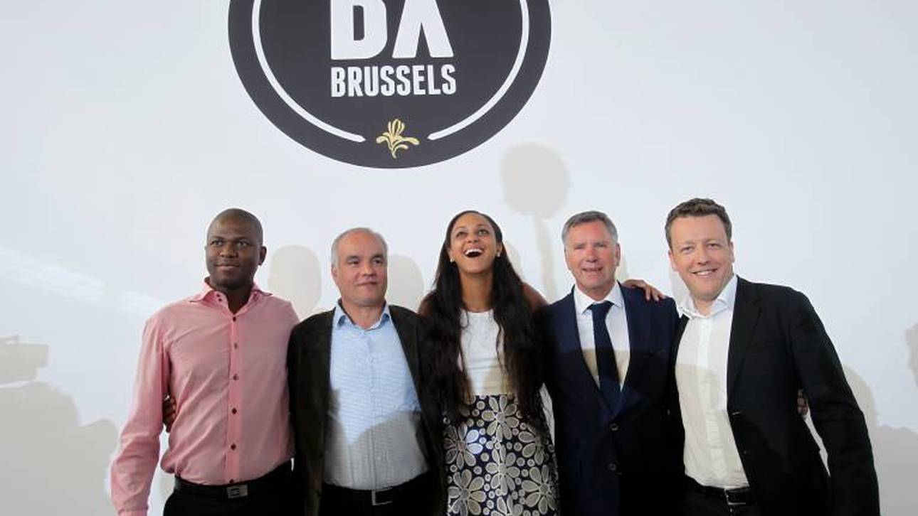 BX-Sportdirektor Junior Ngalula, Forest Sport-Vorstand Alderman Arthmed Ouaassi, BX-Präsidentin Christel Kompany, Alain Courtois und BX-CEO Jesse De Preter (von links nach rechts) 