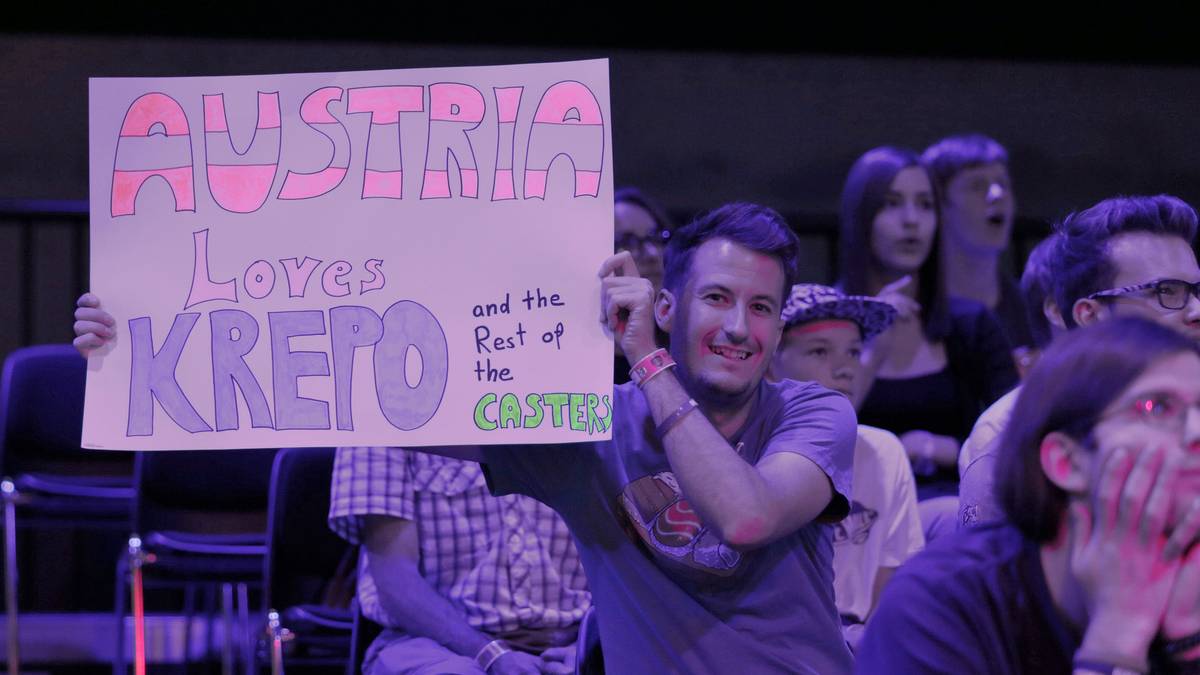 Österreichische Fans feiern den belgischen Caster Krepo und natürlich auch die anderen Moderatoren