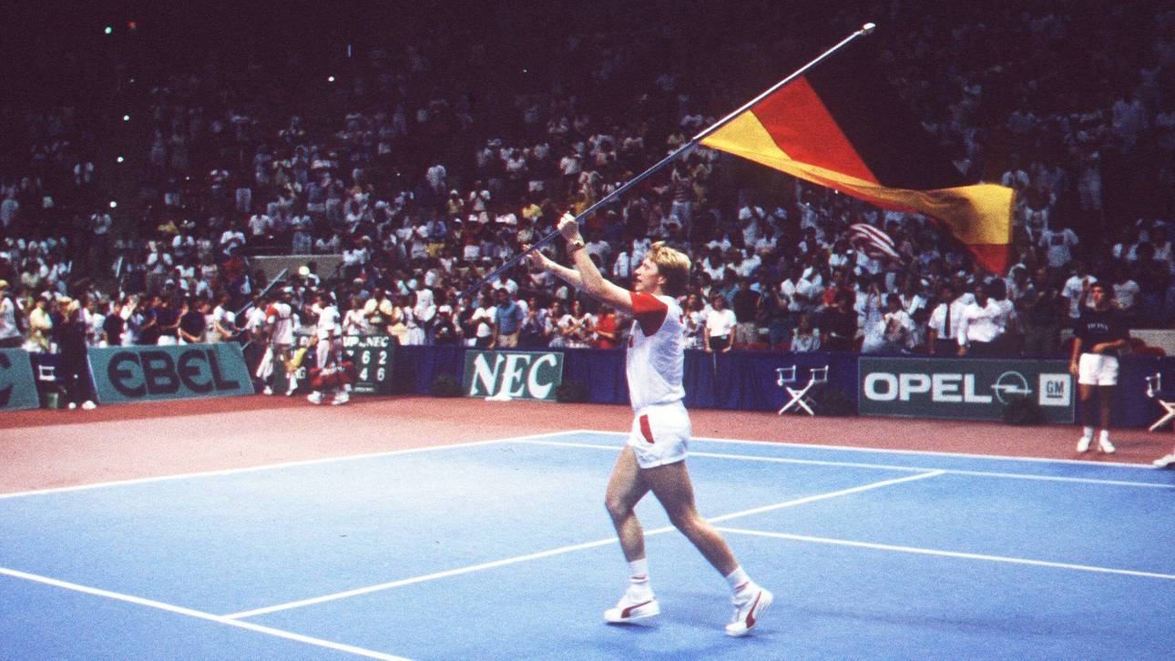 Boris Becker schwenkte nach seinem Sieg über Tim Mayotte die deutsche Fahne