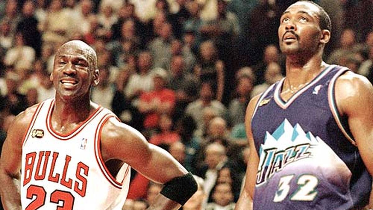 In die Geschichtsbücher geht das sogenannte "Flu Game" ein. Jordan erzielt trotz hohen Fiebers 38 Punkte - darunter den entscheidenden Dreier 25 Sekunden vor Schluss. Malone guckt nach dem 2:4 in der Serie wieder in die Röhre.