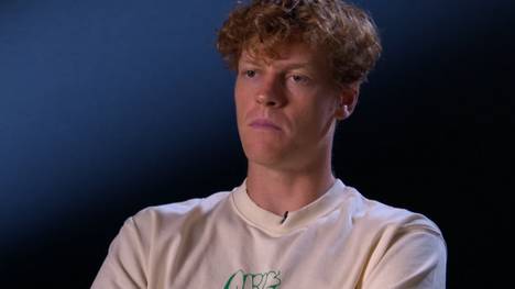 Nach der Niederlage bei den US-Open gegen Carlos Alcaraz will Jannik Sinner sein Spiel verändern um besser zu werden. 