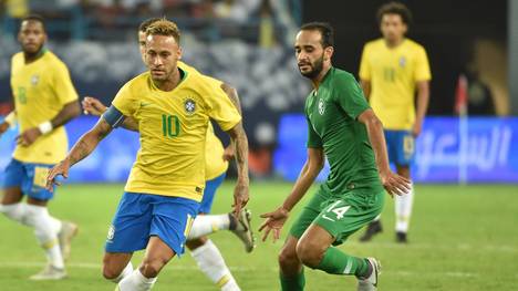 Neymar (l.) stand in Brasiliens Startelf