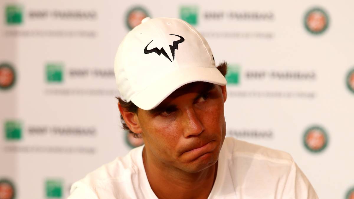 Der sechste Tag in Paris hat einen Paukenschlag parat. Rafael Nadal verkündet auf einer Pressekonferenz, dass er wegen einer Handgelenksverletzung nicht mehr antreten kann