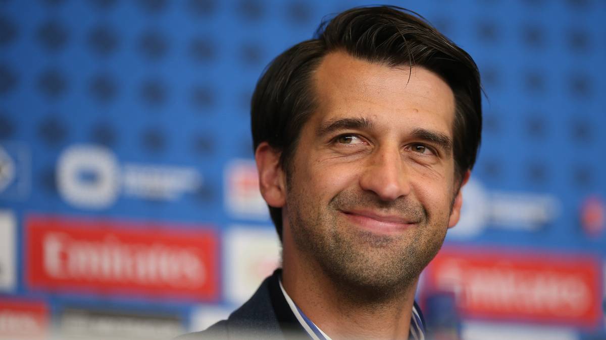 Auch der Sportvorstand ist neu: Jonas Boldt folgt auf Ralf Becker. Neuer Präsident ist Ex-Profi Marcell Jansen. Und auf dem Rasen steht eine neue Mannschaft. Wie stehen die Chancen des HSV im Aufstiegsrennen? SPORT1 macht den Check