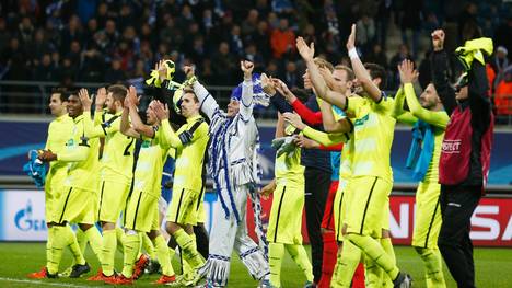 Die Spieler von KAA Gent feiern den Einzug ins Achtelfinale der Champions League