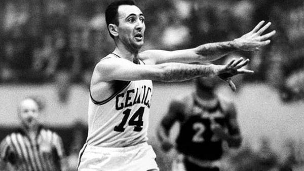 1959 stehen sich die Dauerrivalen zum ersten Mal in einem Finale gegenüber. Die Celtics gewinnen mit 4:0 und sorgen damit für den einzigen Sweep in der Finals-Historie gegen die Lakers. Es war der Startschuss zu acht Celtics-Meisterschaften in Folge. Bob Cousy führt Boston 1959 zum deutlichen Erfolg und wird 1971 in die Hall of Fame aufgenommen