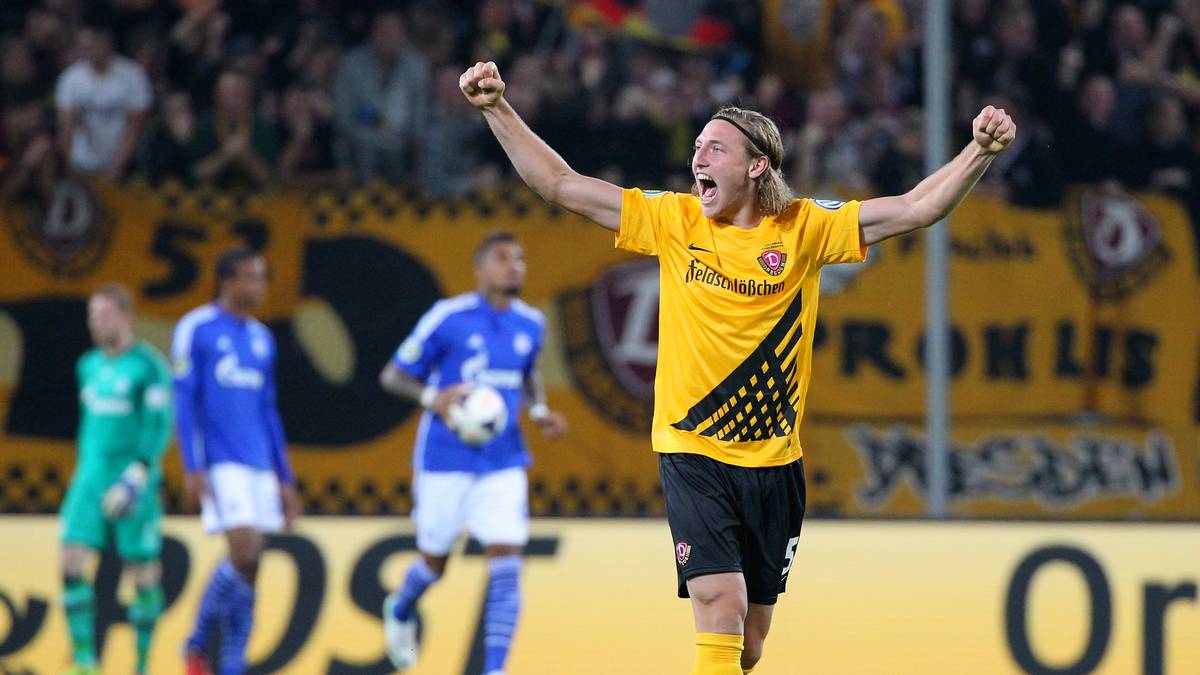 Ein Jahr zuvor sorgt Dynamo Dresden für großes Aufsehen. Der Zweitligist wirft Schalke 04 aus dem Pokal