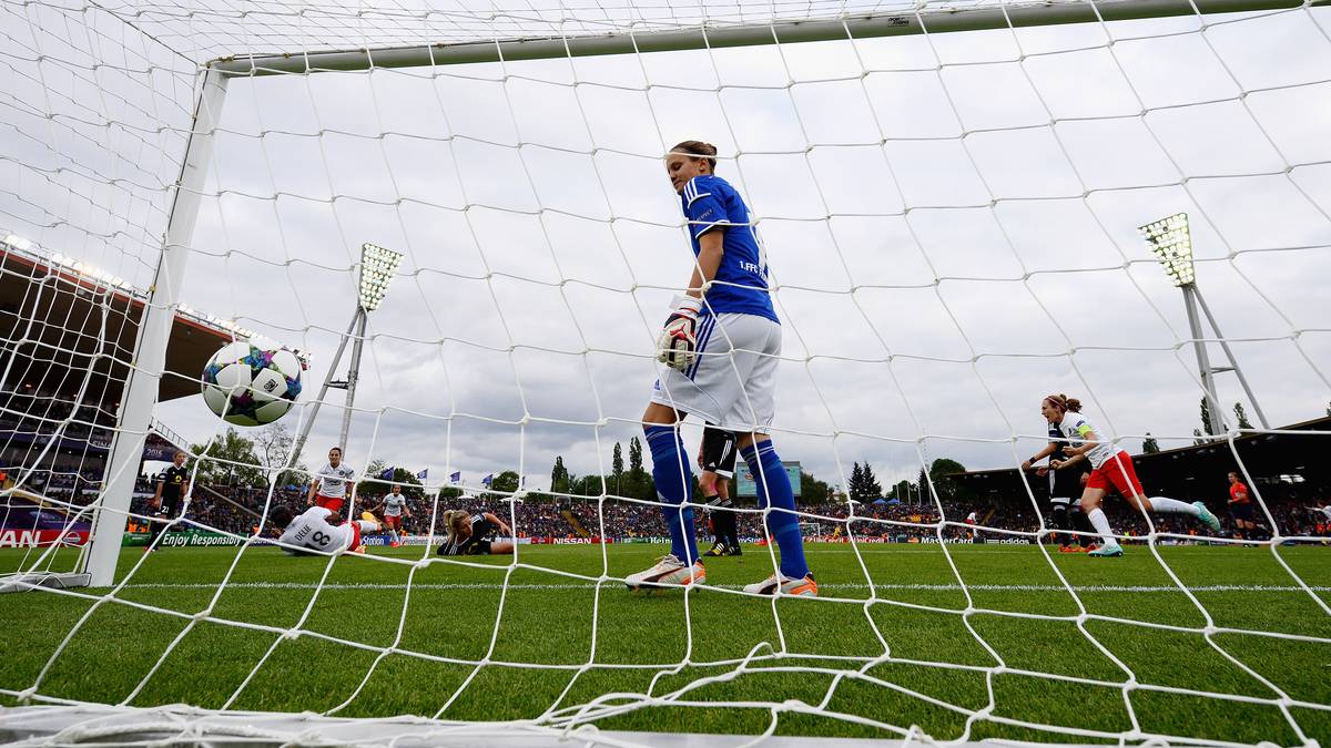Aus dem Nichts schlägt Paris plötzlich zurück. Marie-Laure Delie trifft ebenfalls per Kopf und... 