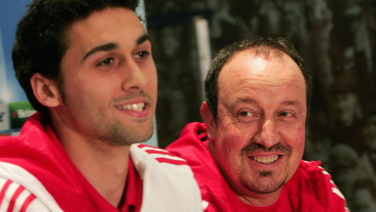 Rafael Benitez (r.) und Alvaro Arbeloa haben schon in Liverpool zusammen gearbeitet