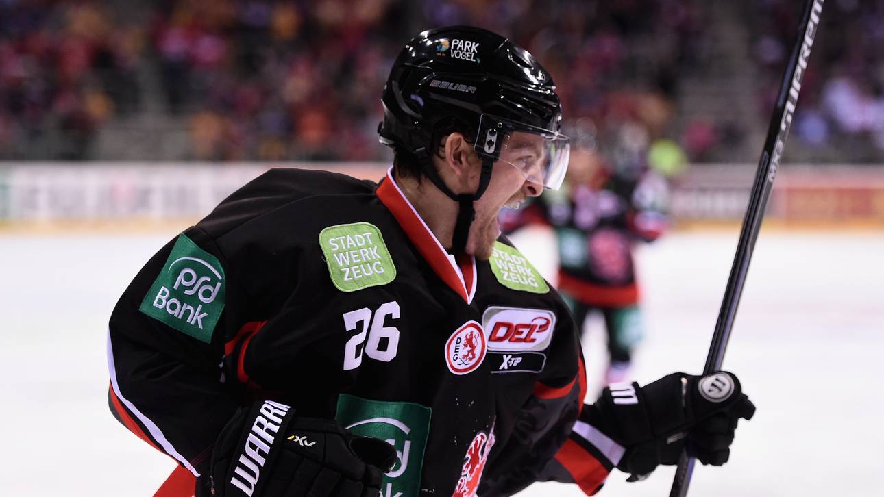 Duesseldorfer EG v Eisbaeren Berlin - DEL