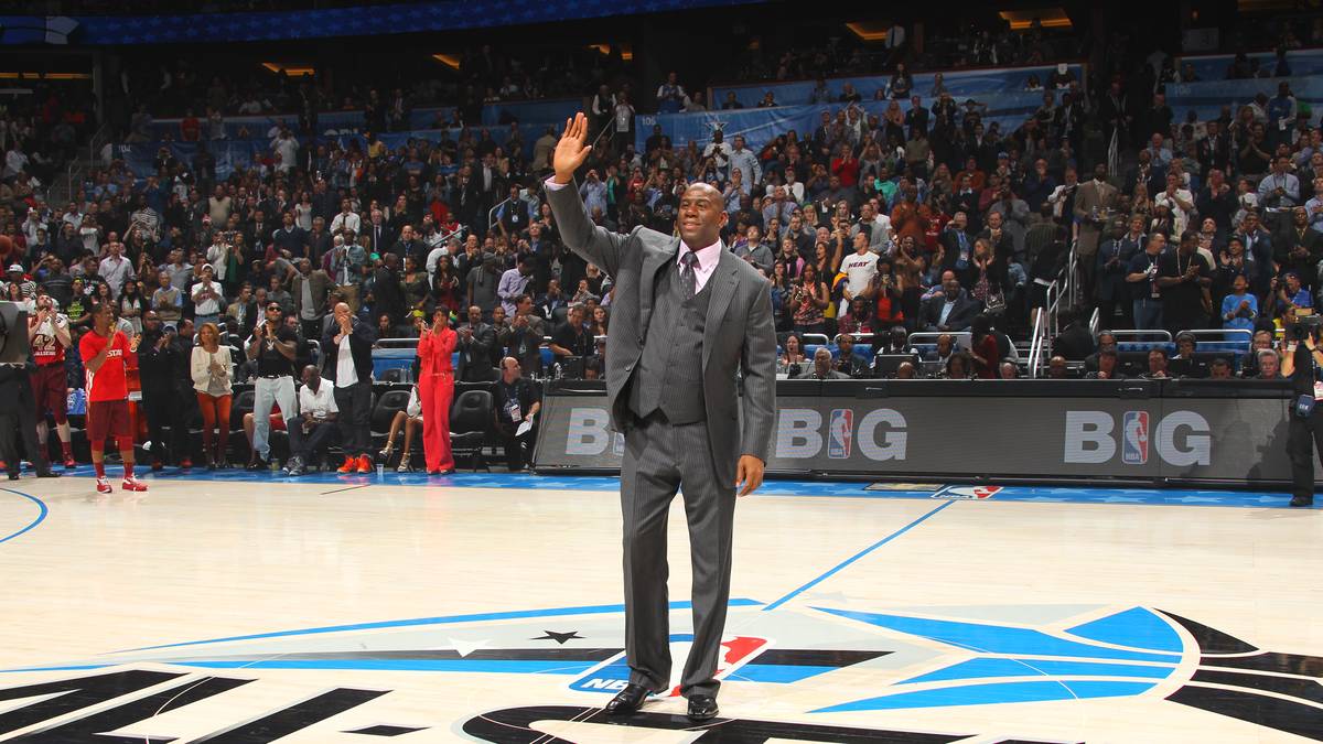 Absolut ergreifend ist die Halbzeitansprache von Earvin Magic Johnson. 20 Jahre nach seinem HIV-Outing richtet der ehemalige Lakers-Star das Wort an die Fans und sorgt für Gänsehaut-Feeling