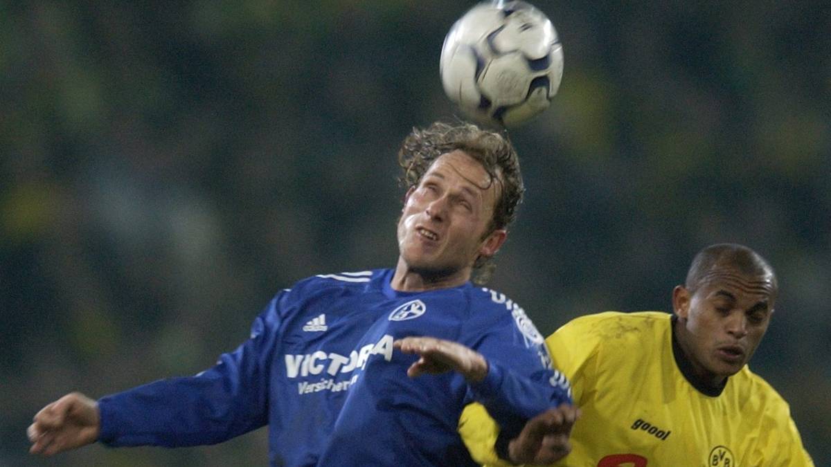 NIELS OUDE KAMPHUIS: 2002 zeigte sich der Mittelfeldmann als erfolgreicher Torschütze im Revierderby gegen Dortmund. Drei Jahre später wechselte der Mittelfeldmann 2006 zur Konkurrenz nach Gladbach, wo er aber nur 13 Spiele machte