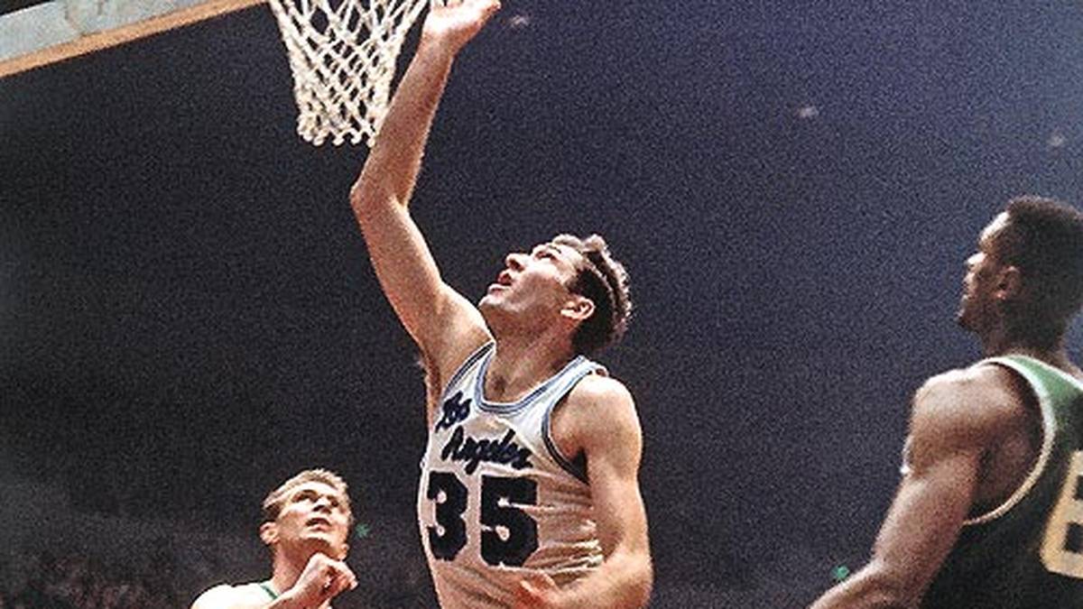 Auch 1965 behalten die Celtics die Oberhand und gewinnen die Serie mit 4:1. Nur Spiel 3 gewinnen die Lakers deutlich. Auch eine starke Leistung von L.A.-Forward Rudy LaRusso reicht den Team aus Kalifornien nicht. LaRusso gilt als einer der erfolgreichsten jüdischen NBA-Spieler und wurde in die Jewish Basketball Hall of Fame aufgenommen. Später erhält er eine Rolle in der Serie "Gilligan's Island".