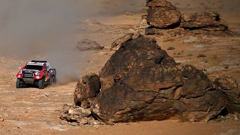 Titelverteidiger Nasser Al-Attiyah verliert bei der 10. Etappe der Rallye Dakar an Boden in der Gesamtwertung