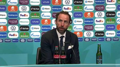 Gareth Southgate hat mit Jadon Sancho und Marcus Rashford die Spieler eingewechselt, die im EM-Finale für England im Elfmeterschießen vergeben haben. Der Coach nimmt die Spieler aus der Schusslinie.