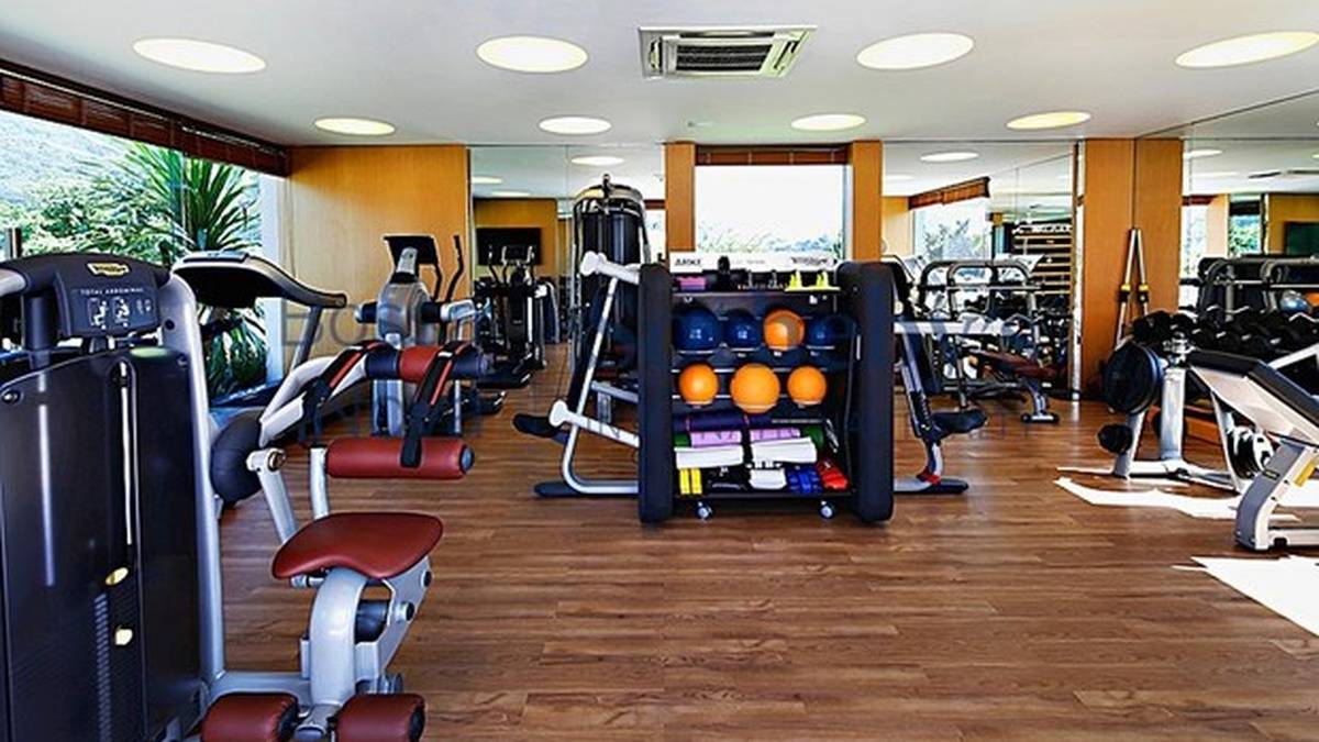 Wenn sich Neymar im Heimaturlaub auch mal für Barca fithalten möchte, kann er das in seinem eigenen gigantischen Fitnessstudio tun