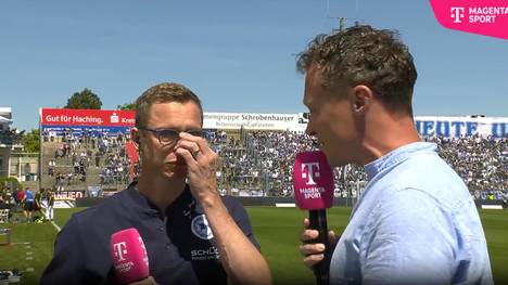 Arminia Bielefeld hat schon vor dem Auswärtsspiel in Unterhaching den Aufstieg in der Tasche. Als Sportdirektor Michael Mutzel auf das schwierige Vorjahr angesprochen wird, verschlägt es ihm die Sprache.