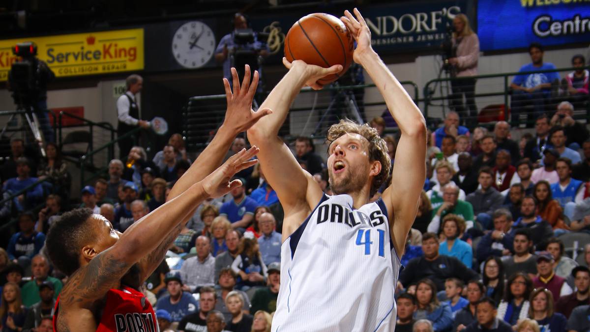 20. März 2016: Gut zwei Jahre später sorgt der nun 37-Jährige erneut für Verblüffung. Im wichtigen Duell um die Playoff-Plätze mit den Portland Trail Blazers explodiert Nowitzki beim 132:120-Sieg nach Verlängerung für 40 Punkte. In der Overtime sorgt er mit acht Punkten in Folge für die Entscheidung. Nowitzki ist nach Michael Jordan, Kareem Abdul-Jabbar und Karl Malone  erst der vierte Spieler, dem im Alter von 37 Jahren oder älter mindestens 40 Punkte gelingen