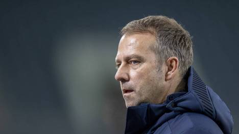 Bayern-Trainer Hansi Flick deutet in der Pressekonferenz an, dass er im Pokal gegen Kiel auf die bestmögliche Elf setzt.