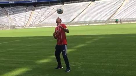 James Rodriguez präsentiert sich bei seinem neuen Arbeitgeber FC Bayern