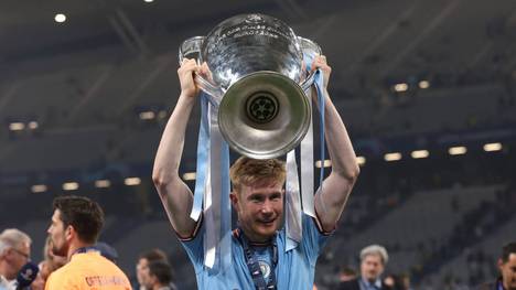 Kevin de Bruyne wird künftig für die SSC Neapel auflaufen. Der Belgier ist bei Manchester City zu einer Fußball-Legende gereift und gehört zu den besten Mittelfeldspielern der Premier-League-Geschichte.