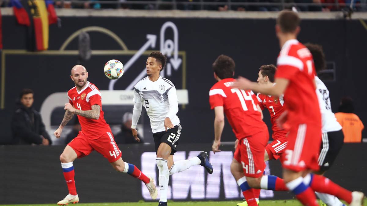 DEUTSCHLAND vs. RUSSLAND: 3:0 - Gegen ersatzgeschwächte Russen tankte das runderneuerte DFB-Team zum Jahresende wieder etwas Selbstvertrauen. In der ersten Halbzeit in Leipzig wirbelten Leroy Sane, Serge Gnabry, Thilo Kehrer (Bild) und Co. wie in diesem Jahr kaum gesehen. Sane, Niklas Süle und Gnabry trafen
