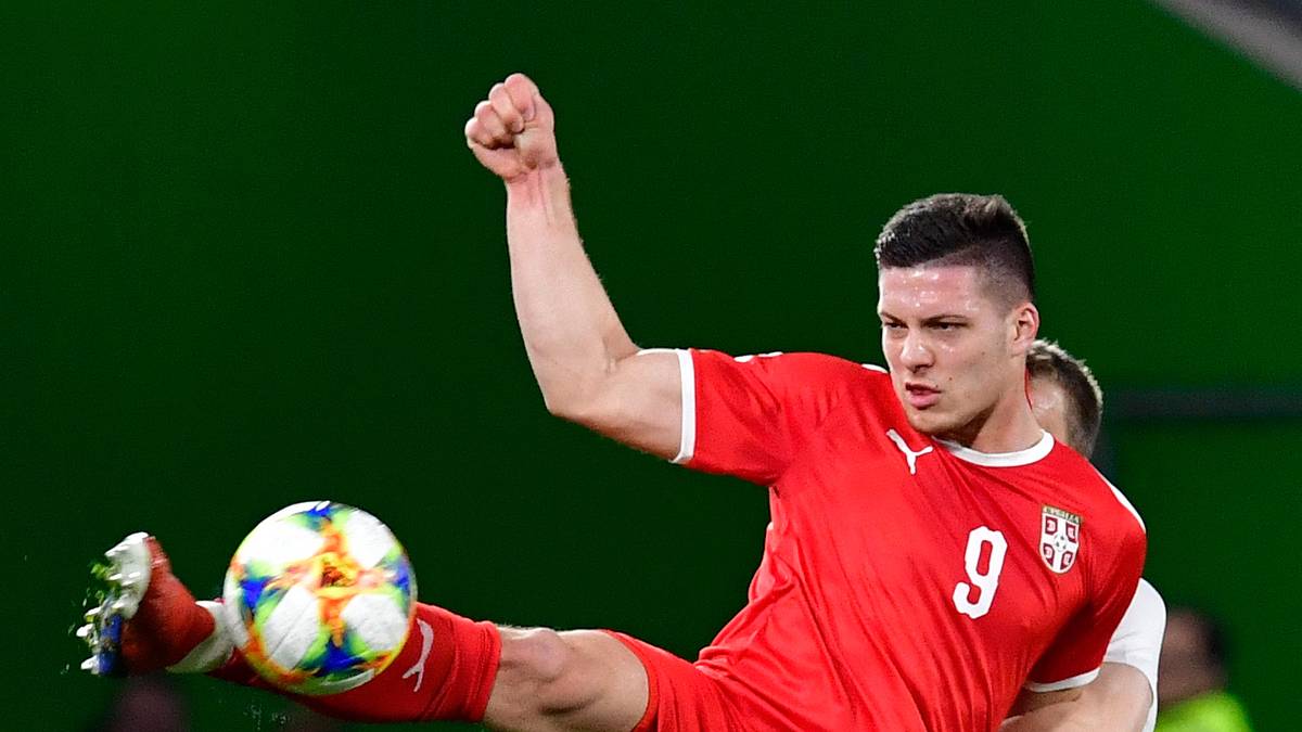 SERBIEN: Deutschlands gefährlichster Gruppengegner, von Coach Stefan Kuntz sogar zum eigentlichen Gruppenfavoriten erklärt. Da ist taktische Tiefstapelei dabei, aber Serbien hat viele abgezockte, auf Profi-Niveau erprobte Kräfte dabei - und den größten Star des Turniers