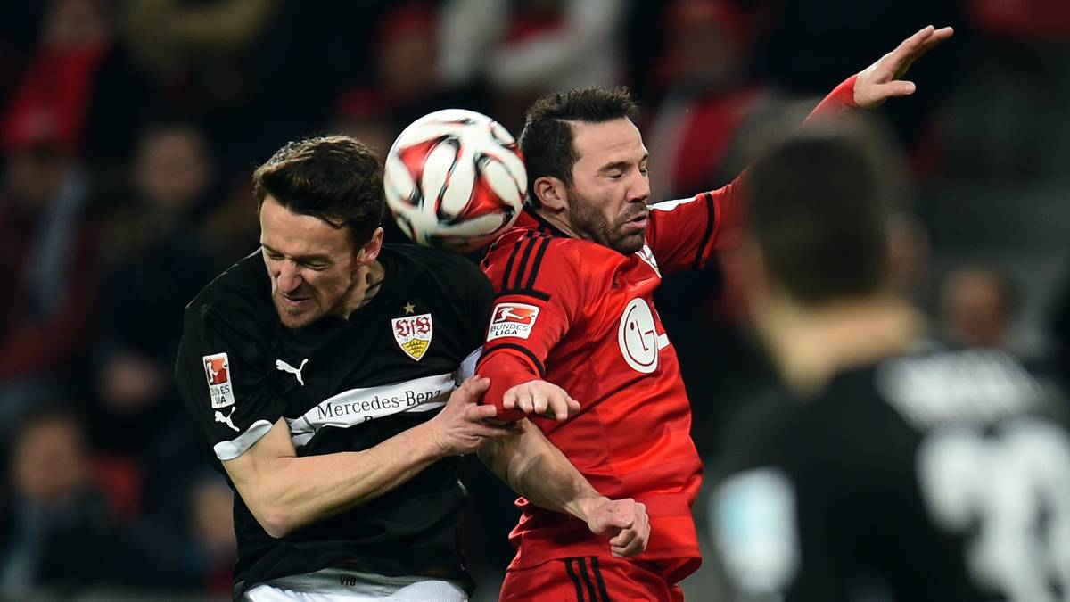 Augen zu und durch. Christian Gentner und Castro Gonzalo kämpfen um den Ball