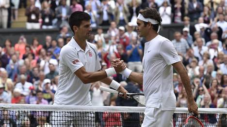 Novak Djokovic (l.) und Roger Federer