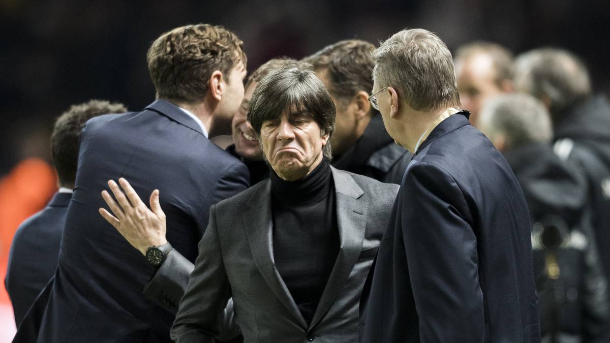 PLATZ 5 - DEUTSCHLAND: Fünf Spiele in Folge ohne Sieg - Löws Elf steckt in einer Ergebniskrise. Zugegeben: England, Frankreich, Spanien und Brasilien waren starke Gegner, die warten bei der WM aber auch. Die Vorrunde ist Pflichtprogramm - danach könnte es unangenehm werden