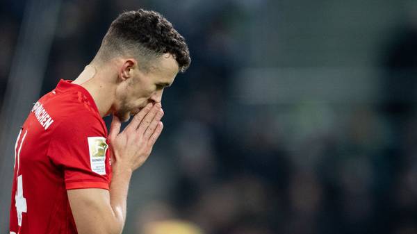 MOENCHENGLADBACH, GERMANY - DECEMBER 07: Ivan Perisic of Muenchen  looks dejected during the Bundesliga match between Borussia Moenchengladbach and FC Bayern Muenchen at Borussia-Park on December 07, 2019 in Moenchengladbach, Germany. (Photo by Frederic Scheidemann/Bongarts/Getty Images)