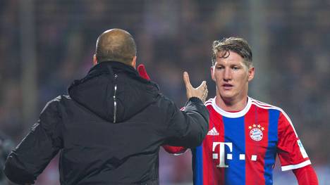 Bastian Schweinsteiger vom FC Bayern München und sein Trainer Pep Guardiola
