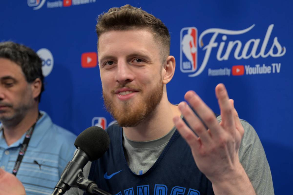 In Spiel 7 der NBA-Finals geht es für Isaiah Hartenstein mit den Oklahoma City Thunder gegen die Indiana Pacers um alles. Vor dem entscheidenden Duell spricht er über die Bedeutung der Partie, die niedrigen TV-Quoten und den Vergleich mit Dirk Nowitzki.