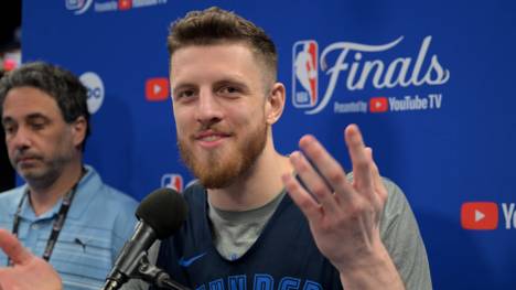 In Spiel 7 der NBA-Finals geht es für Isaiah Hartenstein mit den Oklahoma City Thunder gegen die Indiana Pacers um alles. Vor dem entscheidenden Duell spricht er über die Bedeutung der Partie, die niedrigen TV-Quoten und den Vergleich mit Dirk Nowitzki.