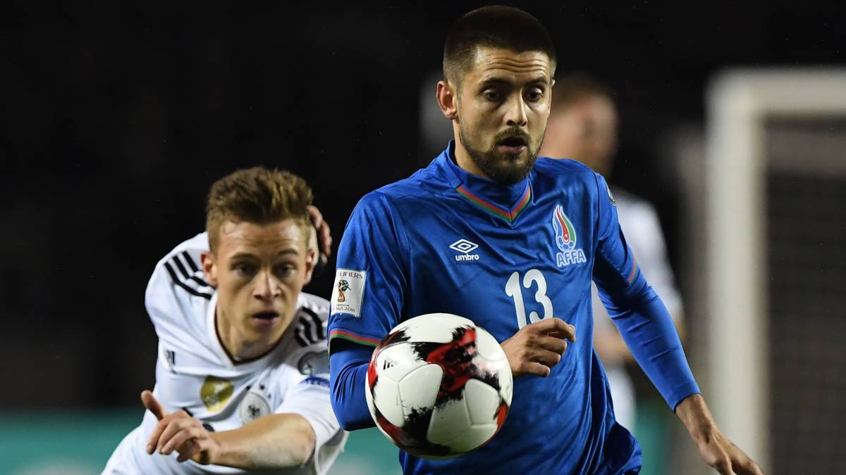 Rechtsverteidiger Joshua Kimmich sieht bei dem Gegentreffer nicht gut aus. Das Bayern-Talent rückt zu weit raus und lässt seine Seite sträflich offen