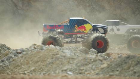 Vor dem Großen Preis von Österreich fuhr Max Verstappen gegen Yuki Tsunoda im Monstertruck am Erzberg. Der Weltmeister freut sich, dass Red Bull ihn immer mit verrückten Herausforderungen überrascht.