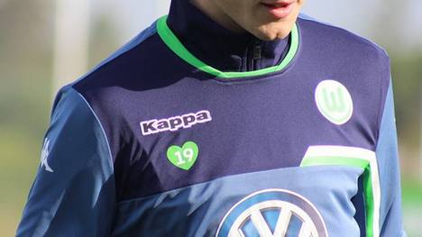 Die Spieler des VfL Wolfsburg gedenken ihres verstorbenen Mitspielers Junio Malanda