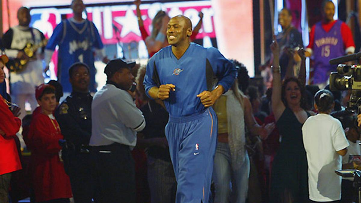 2003 stellt er mit seiner 14. Teilnahme am All-Star Game den NBA-Rekord auf, den später erst Kobe Bryant bricht.